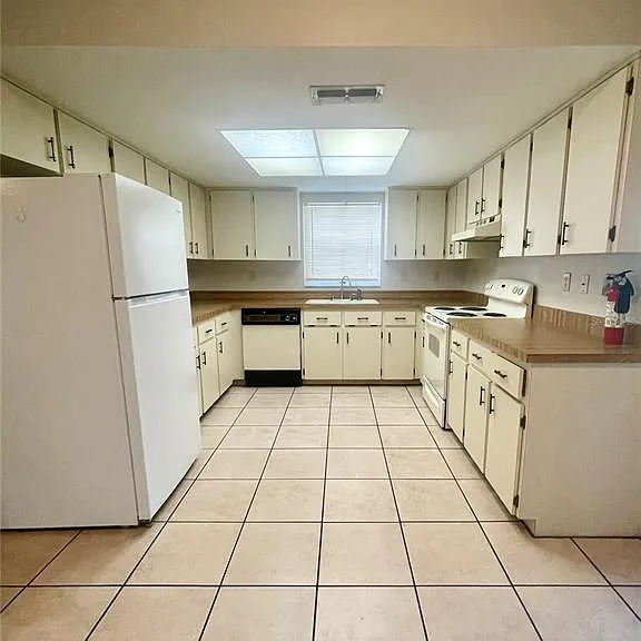 10337 Usher St — Photo 5