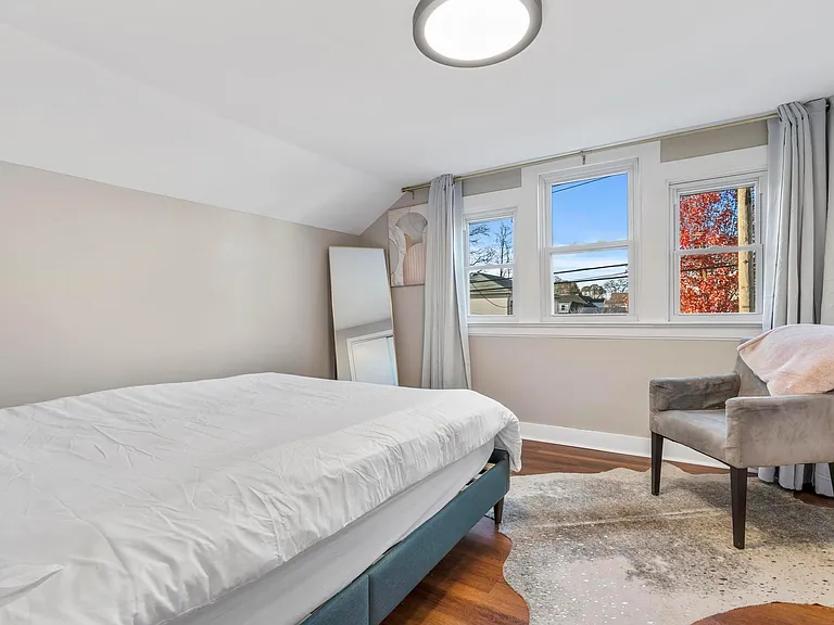 Jones St — Photo 10