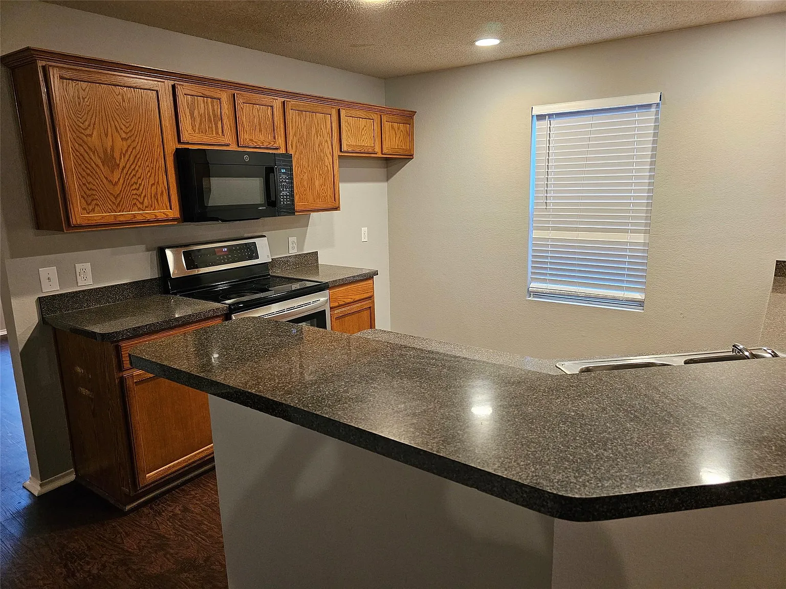 4 bed, 1848 sqft, $2,300 — Photo 4