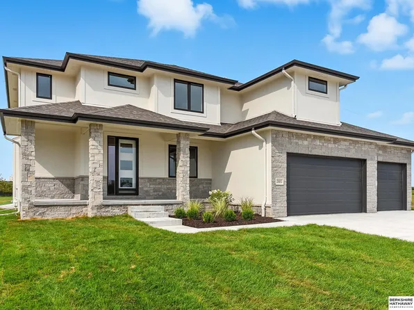 20052 R St, Omaha, NE 68135