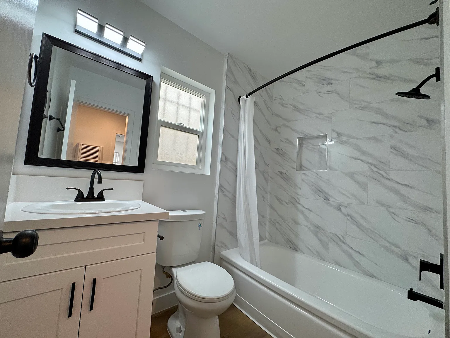 Studio, 700 sqft, $1,921 — Photo 4