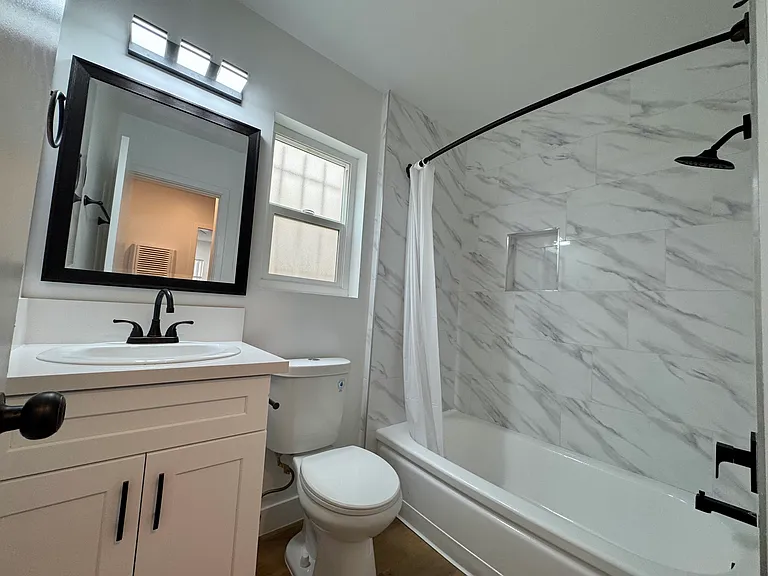 1230 W 29th St #2 — Photo 4