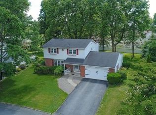 1390 Hickory Rd, Macungie, PA 18062