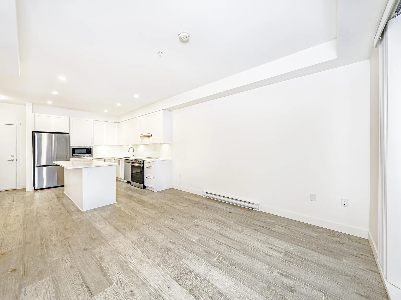 1 bed, 689 sqft, $1,975 — Photo 4