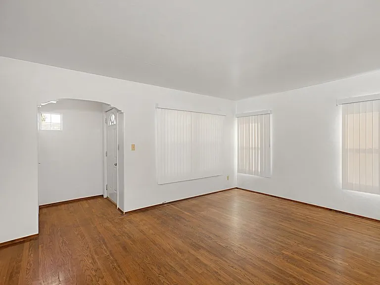 3004 Fairmount Ave — Photo 3