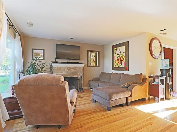 3rd image of 4244 62nd St