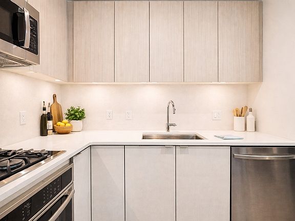 2nd image of 80 Fenwood Rd #706