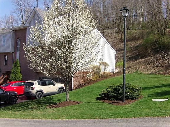 Nice usable side yard