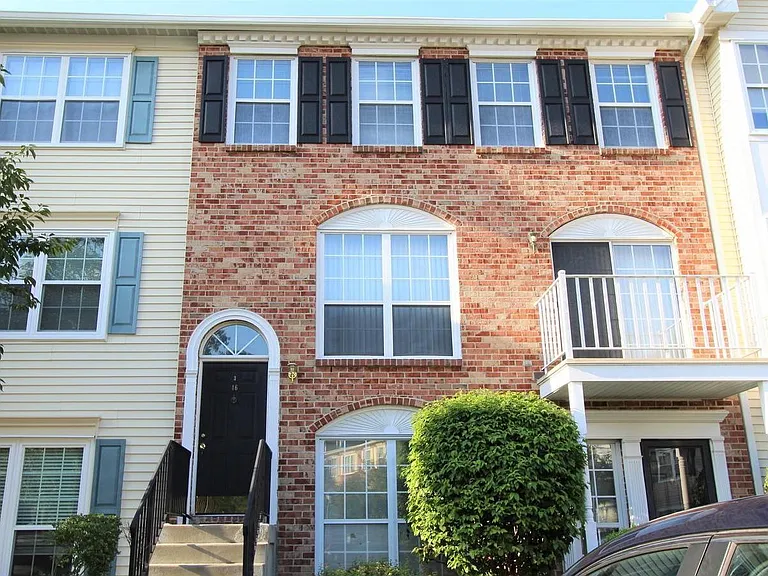 46 Versailles Ct — Photo 18