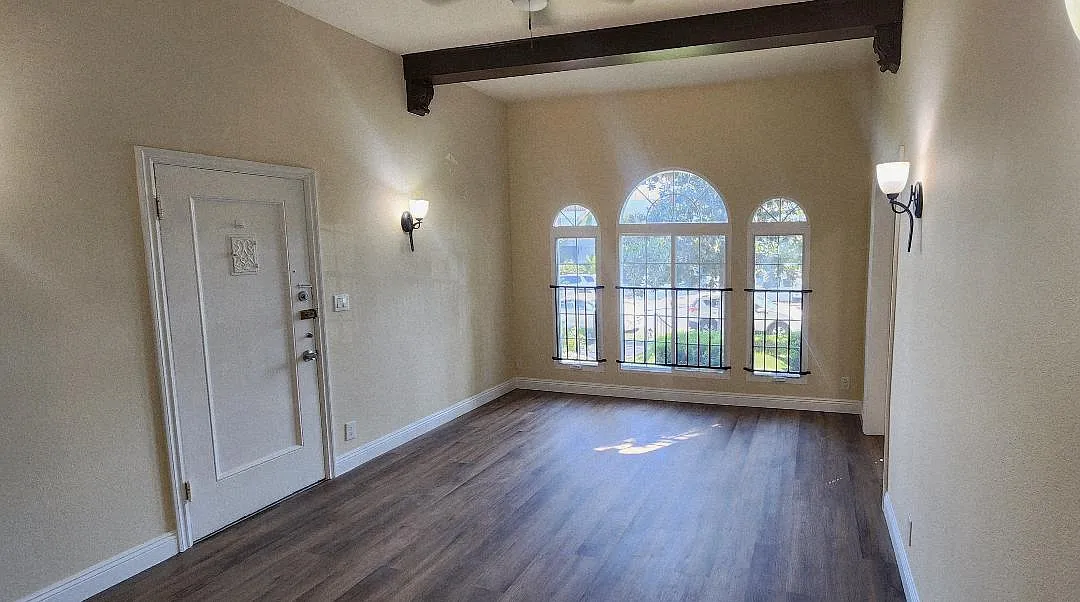 1 bed, 900 sqft, $1,950 — Photo 2