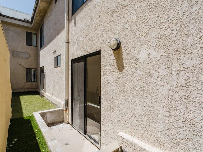 914 E Elk Ave #3 — Photo 36