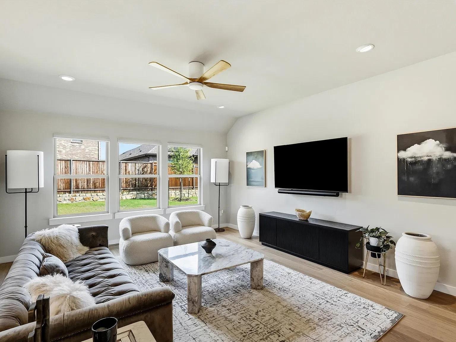 3 bed, 1977 sqft, $2,600 — Photo 3