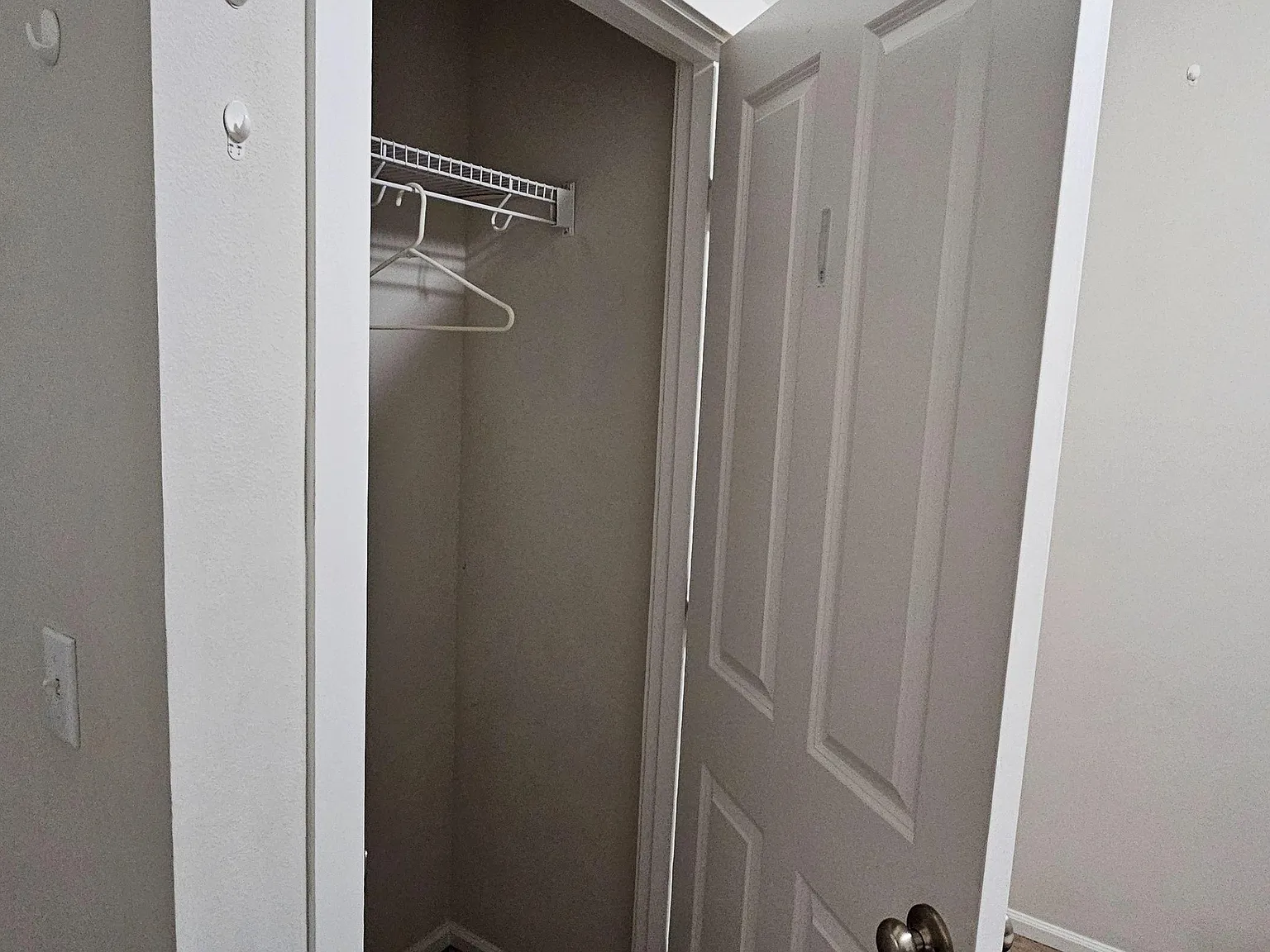 1 bed, 1.0 bath, 2706 sqft, $979 — Photo 3