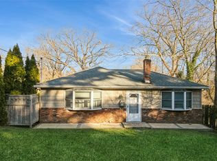 250 Soundview Rd, Huntington, NY 11743