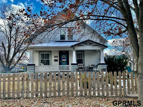 909 Juniper Ave, Crete, NE 68333