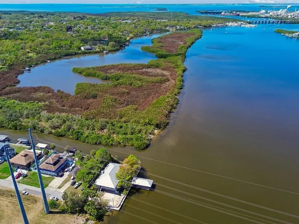 9901 Bay Dr, Gibsonton, FL 33534