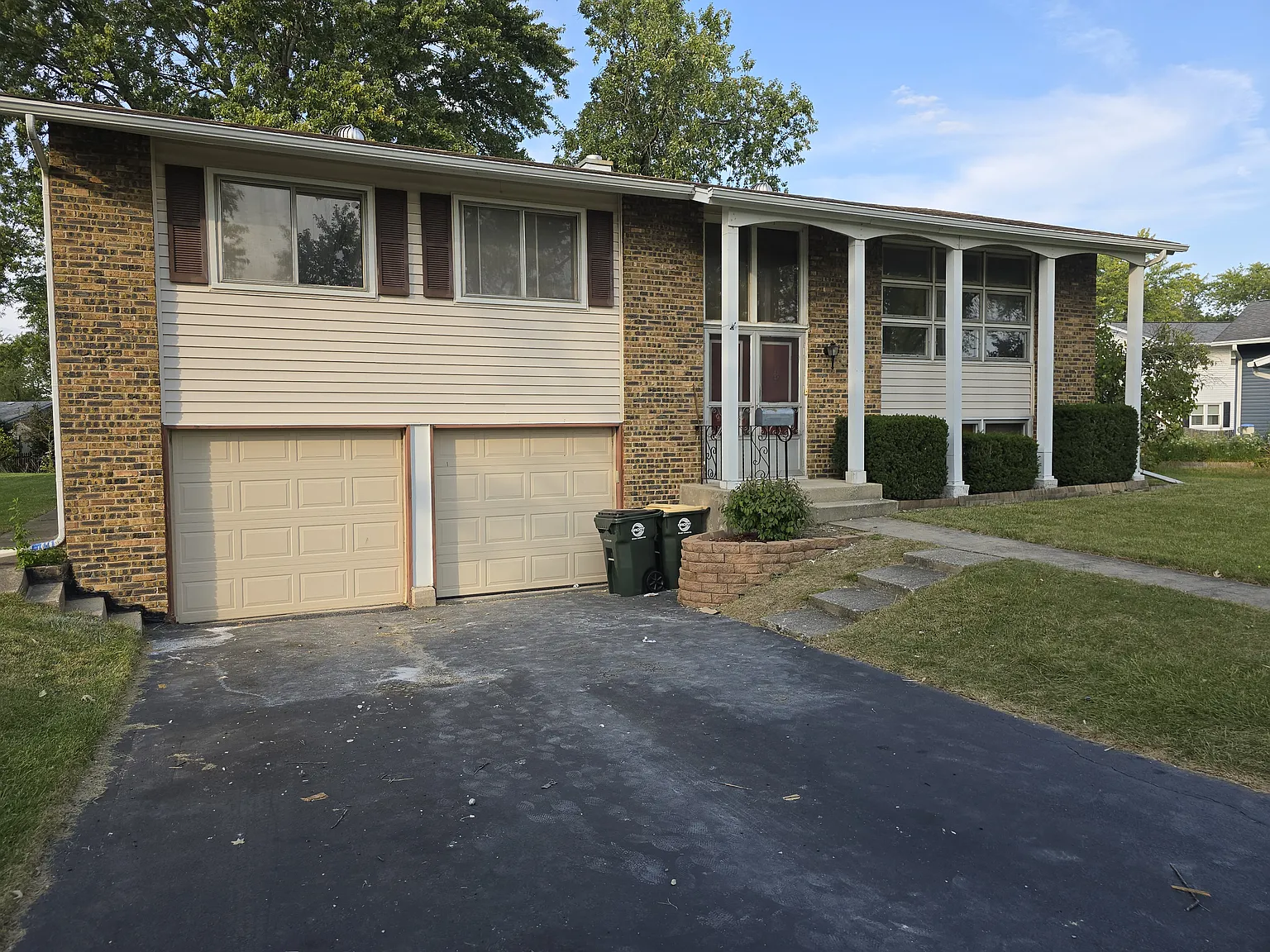 4 bed, 1872 sqft, $3,100 — Photo 1
