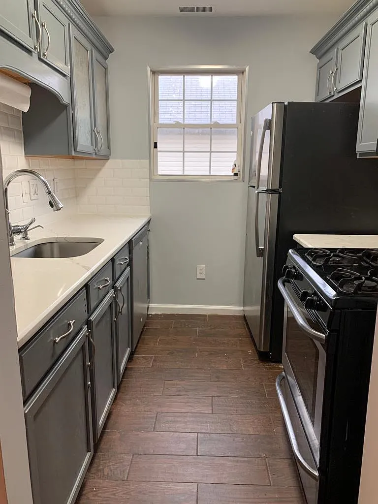 3 bed, 2100 sqft, $2,675 — Photo 1
