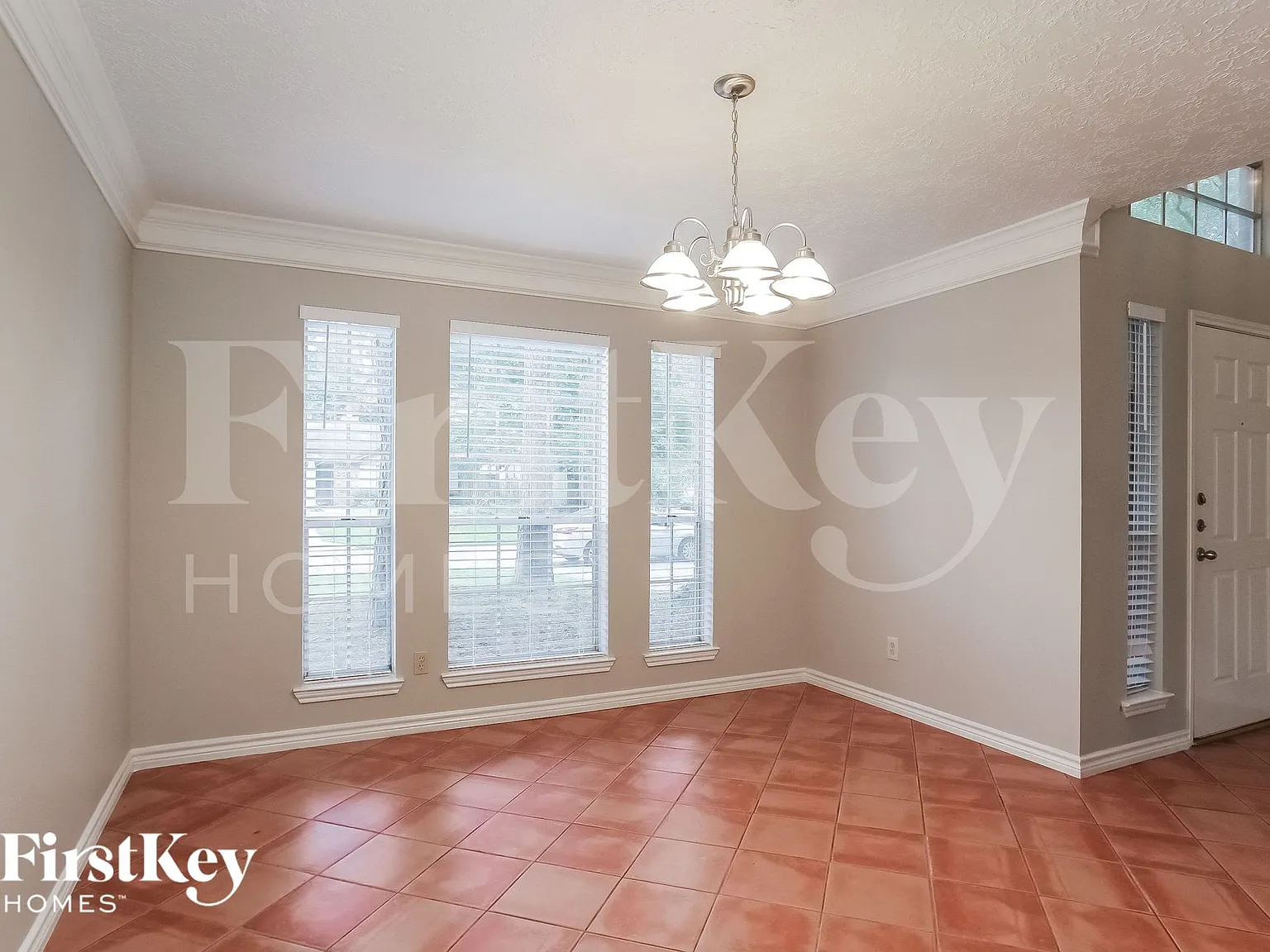 4 bed, 2.0 bath, 2588 sqft, $2,475 — Photo 4