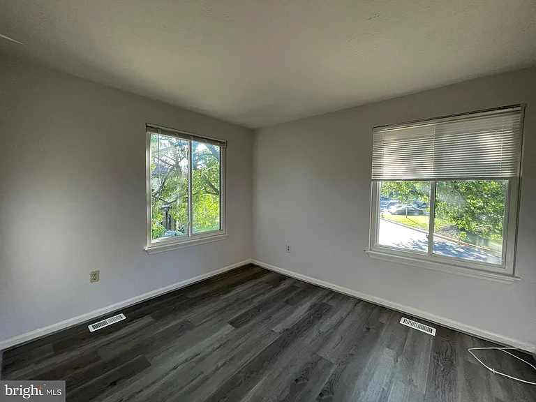 7233 Mill Creek Ct — Photo 16
