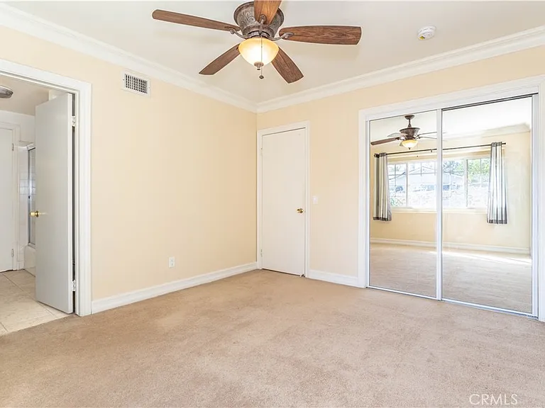 11761 Encino Ave — Photo 24