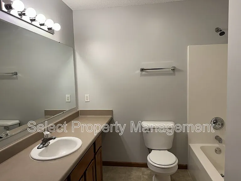 829 Willen Ln — Photo 6