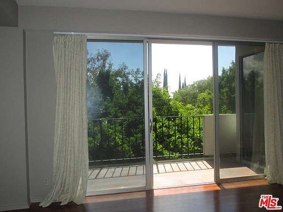5th image of 818 N Doheny Dr APT 308