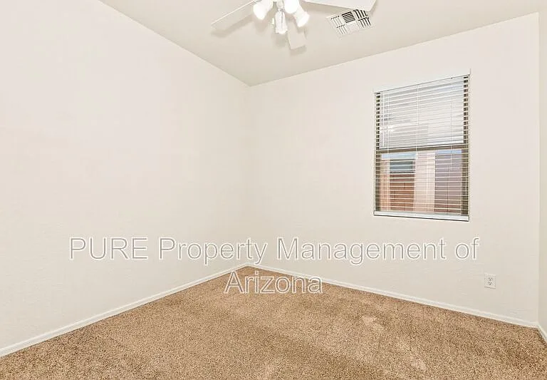 1136 E Nickleback St — Photo 14