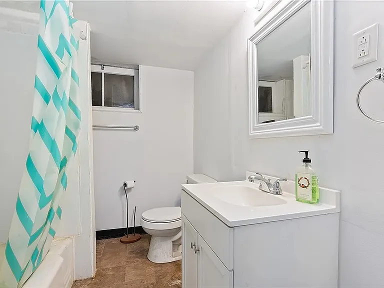 432 Antisbury St — Photo 4