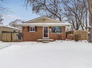 8951 Beatrice St, Livonia, MI 48150