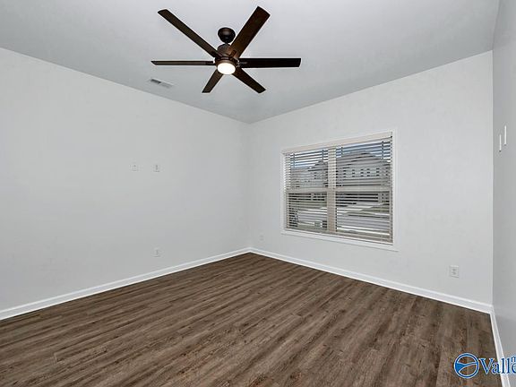 5th image of 220 Holt St