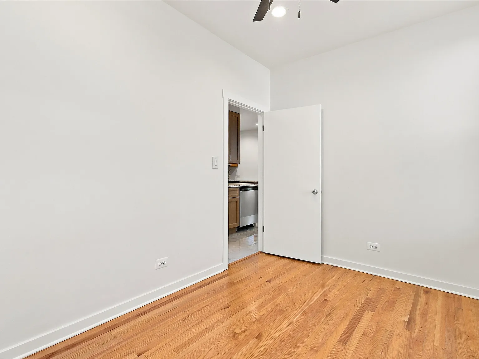2 bed, 1200 sqft, $2,475 — Photo 4