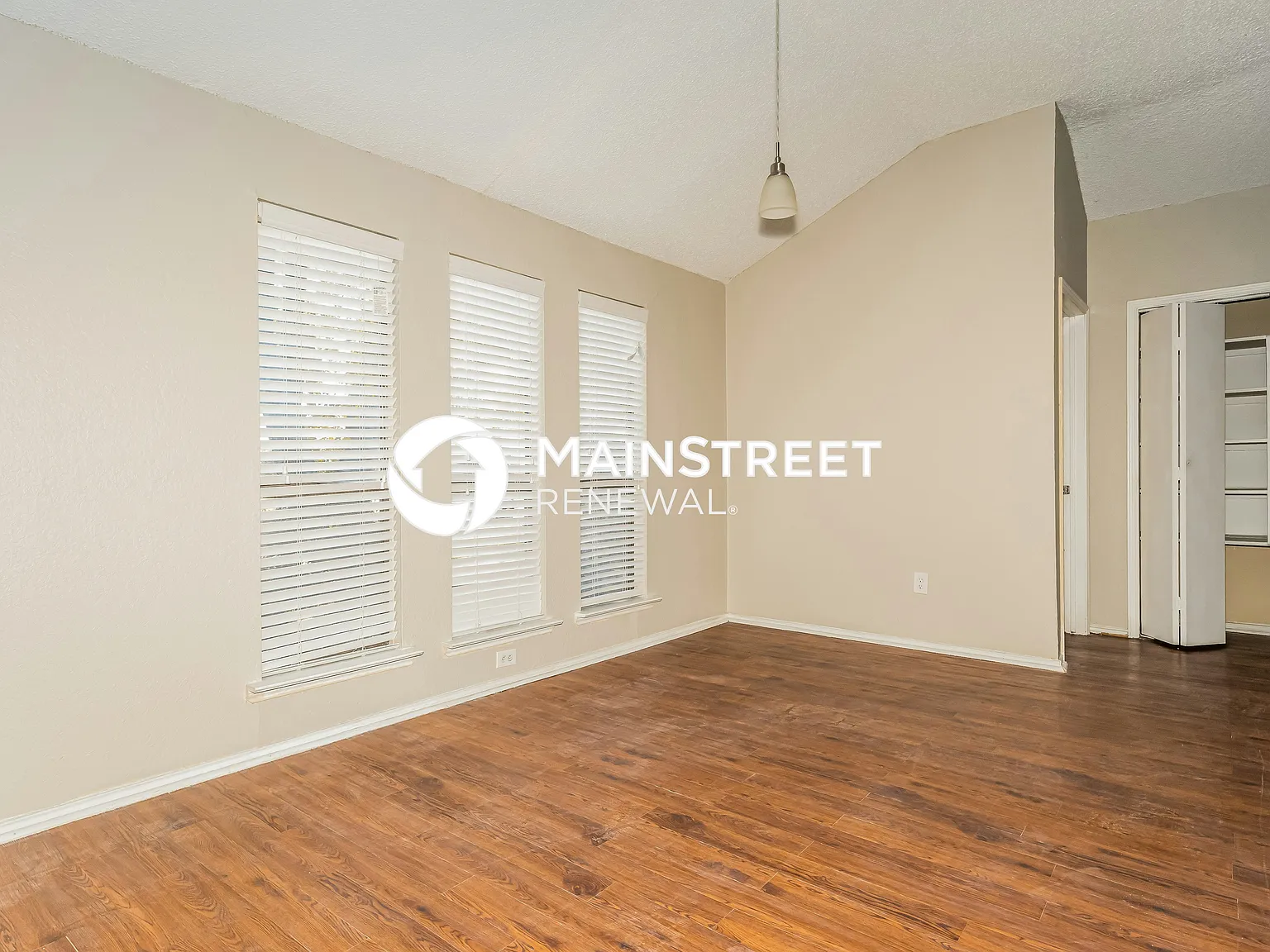 513 Quail Hollow Dr — Photo 4