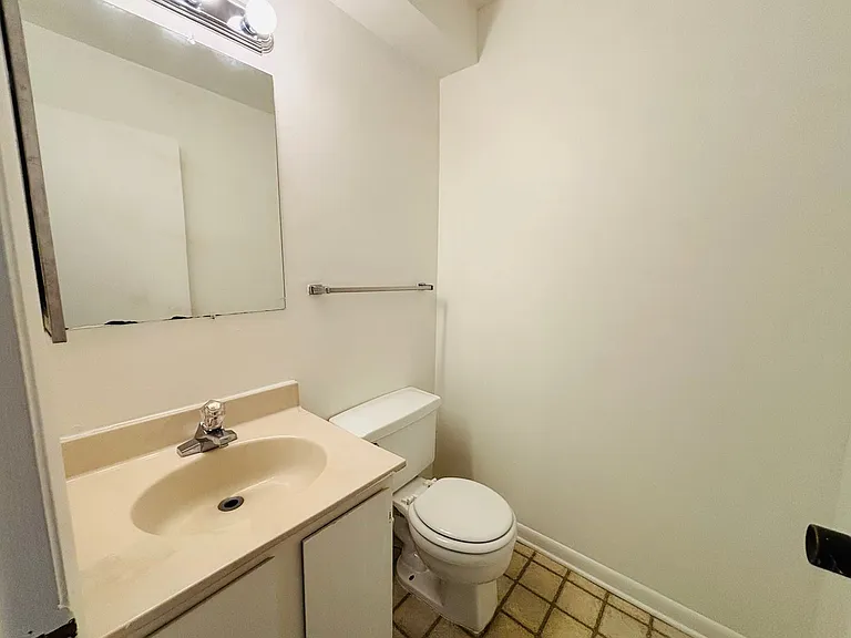 326 Shenandoah Cir — Photo 4