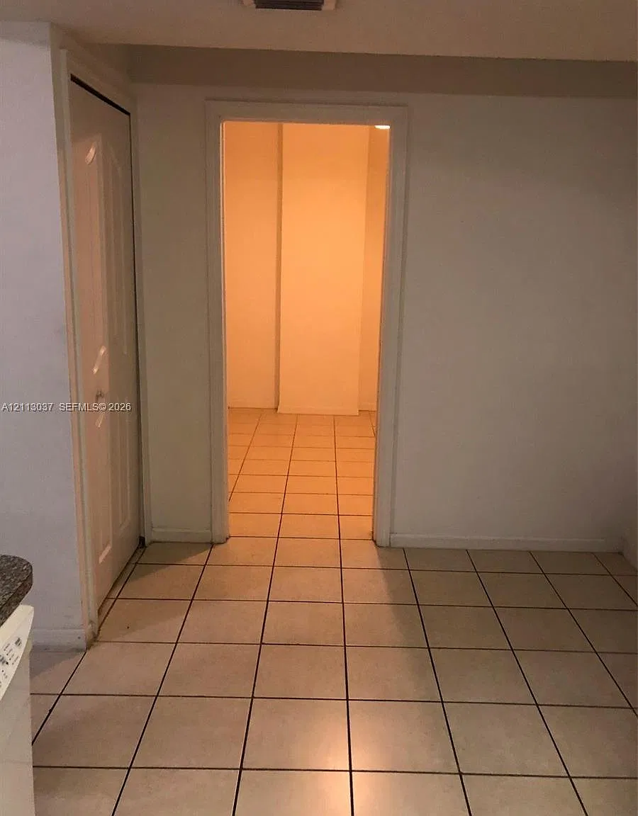 Diamond Tower Condo — Photo 4