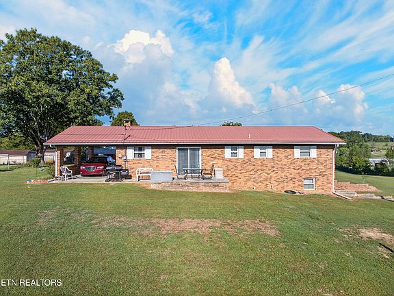 5th image of 272 Simpson Rd