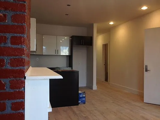 Rented by R New York | media 24