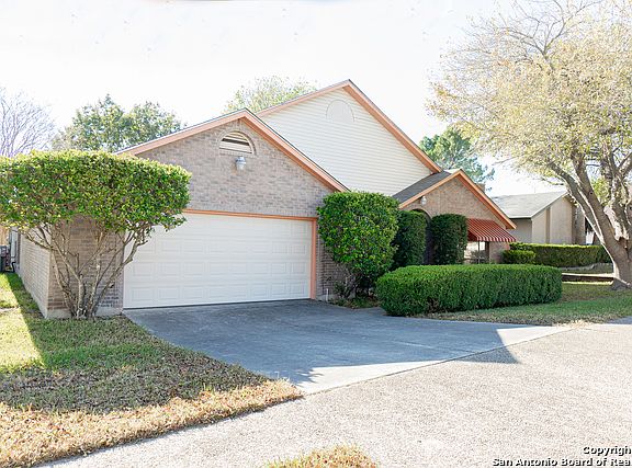 3rd image of 3426 Wimbledon Dr