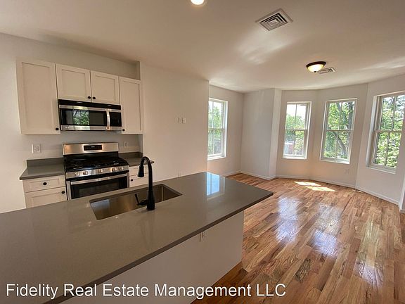 2nd image of 178 Washington St APT 1