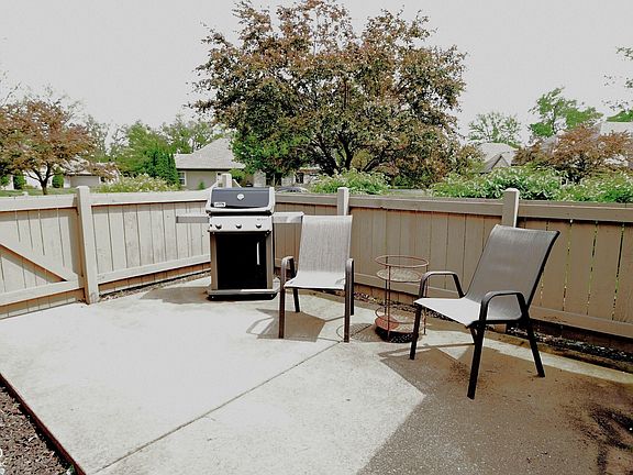 4th image of 7604 Briarstone Dr