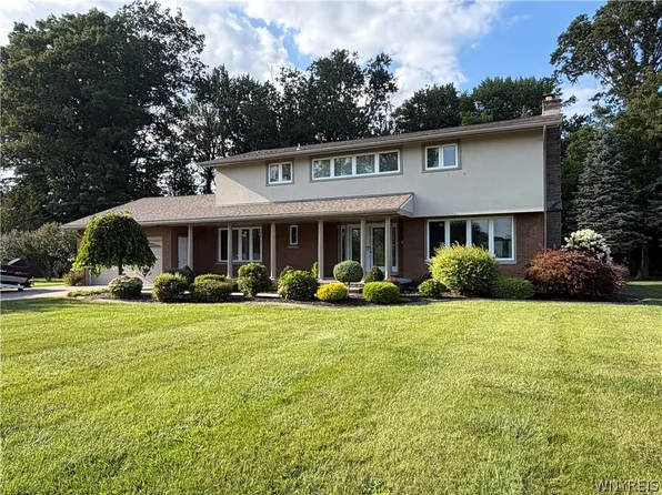 8148 Effie Dr, Niagara Falls, NY 14304