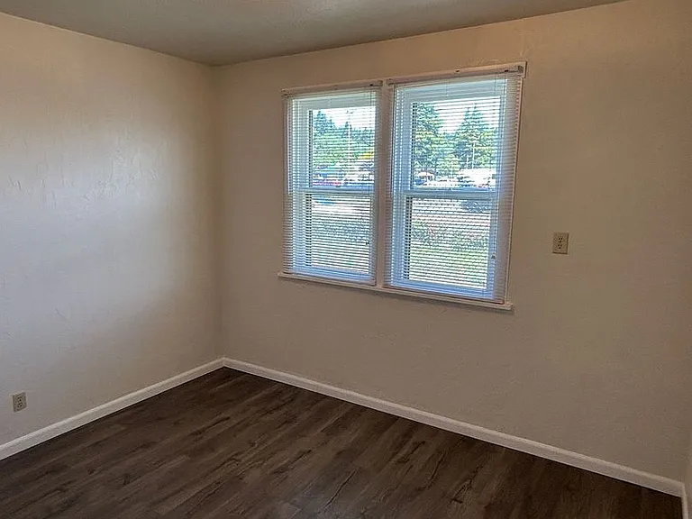 203 SW 6th Ave — Photo 7