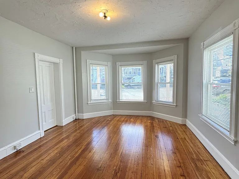 75 Lincoln Ave #1 — Photo 2