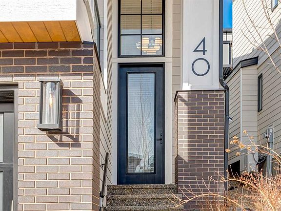 2nd image of 40 SE Timberline Way SW