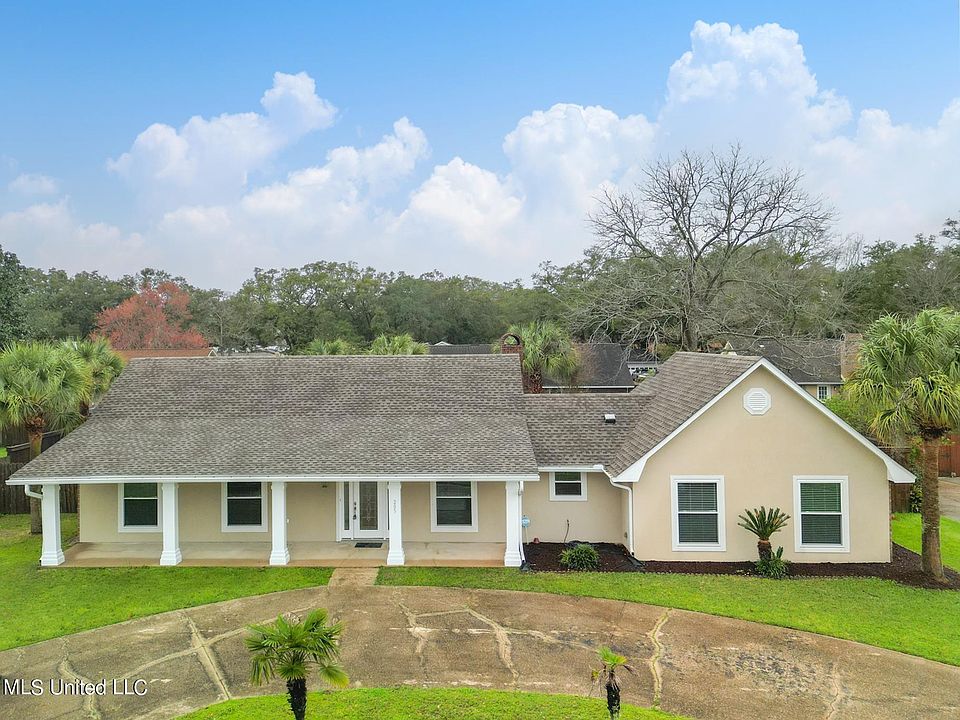 1st image of 205 Royal Dr