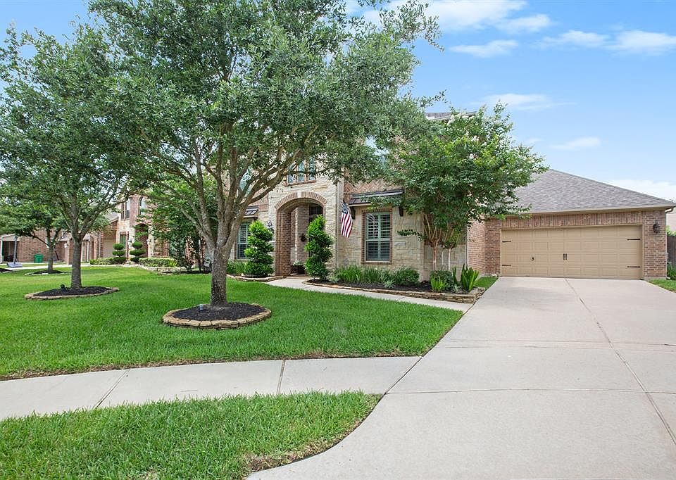 Gorgeous 2-story Westin home nestled on a cul-de-sac lot in the master planned community of Fairfield!
