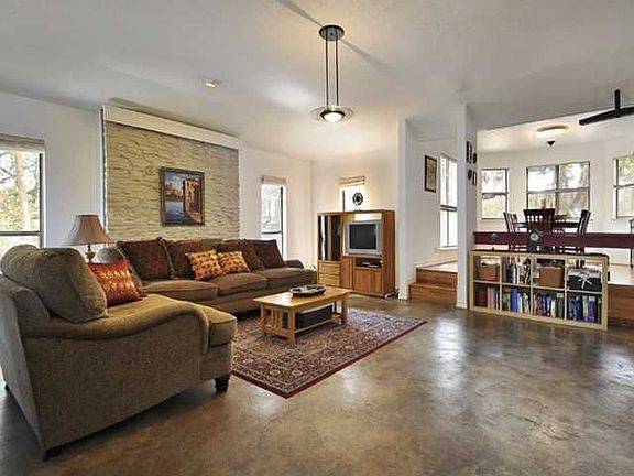 5th image of 2001 Mistywood Dr