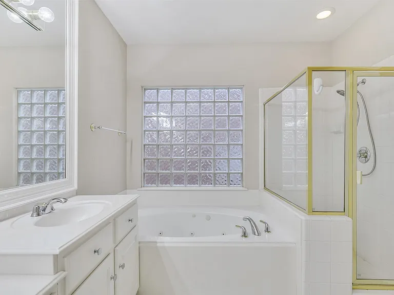 1007 W Bluff St — Photo 18
