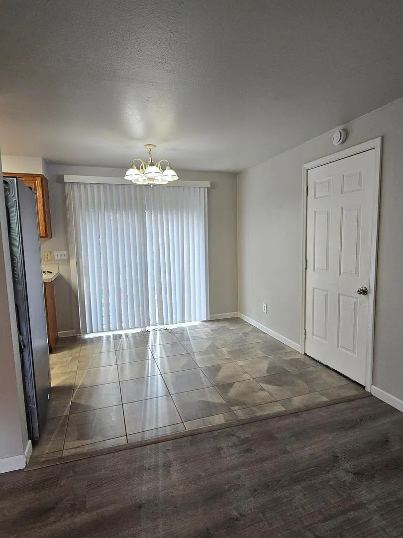 3 Bedroom, 1 Bathroom House — Photo 4