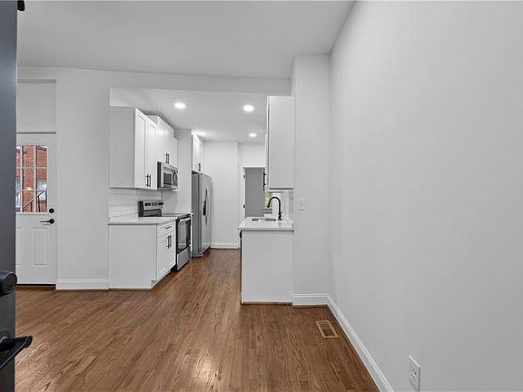 3rd image of 360 Ponce De Leon Ave NE APT 4